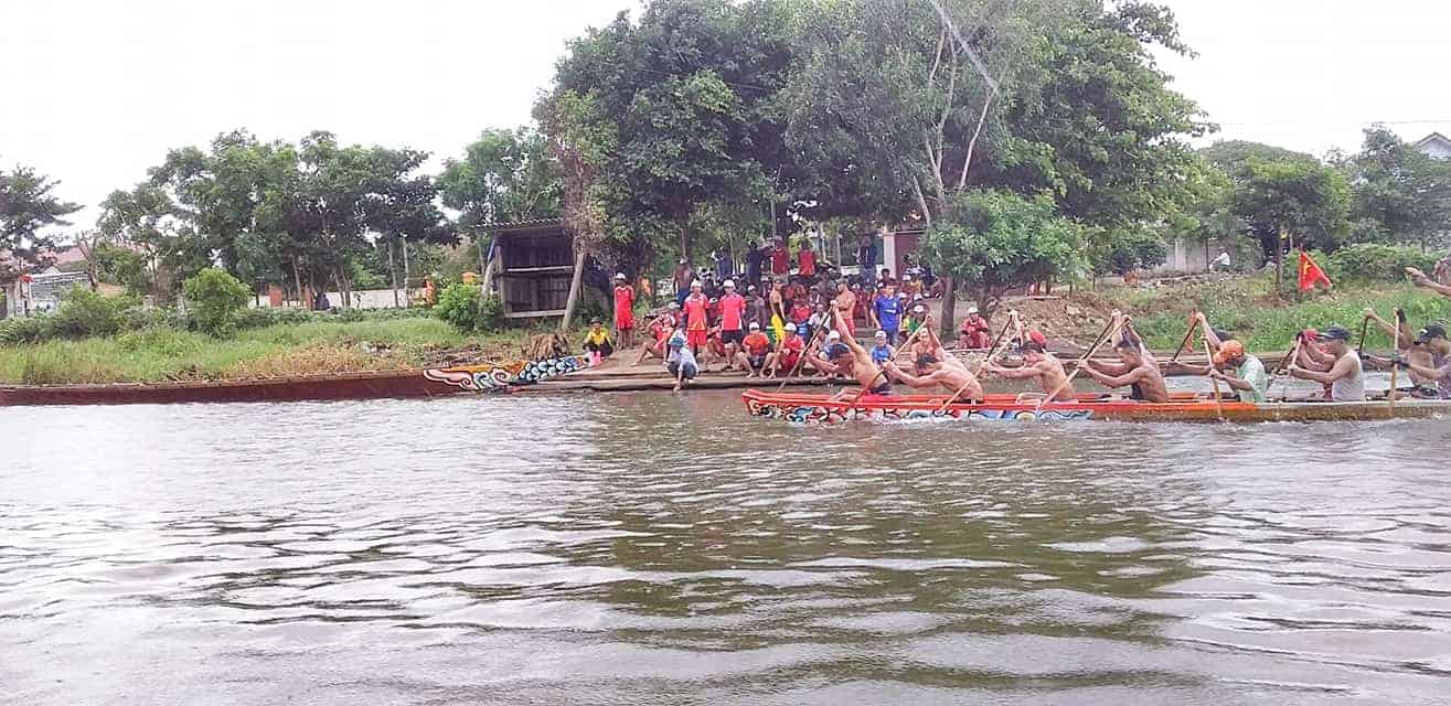 Các đò bơi đang tập luyện