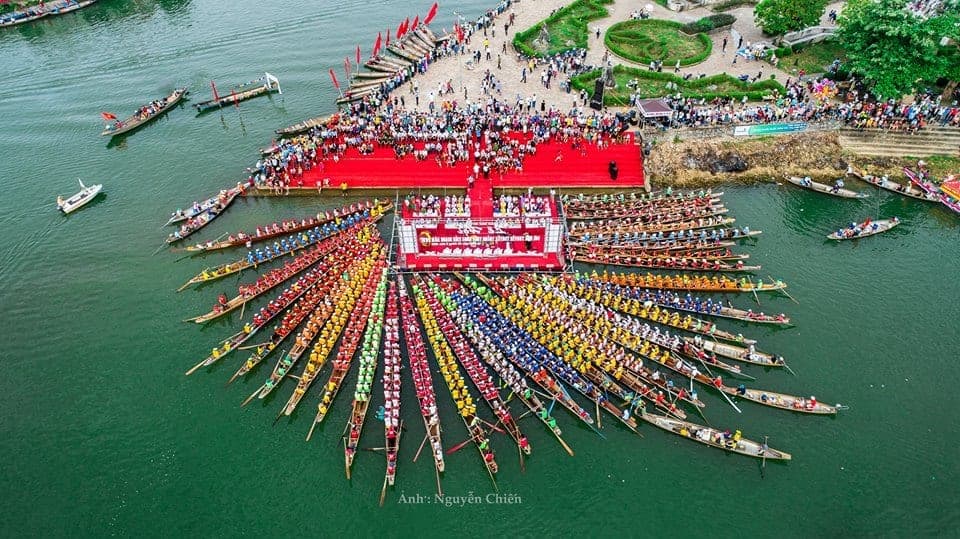Hội đua thuyền trên Sông Kiến Giang - Lệ Thủy