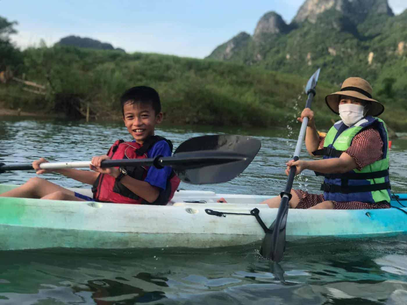 chèo thuyền kayak trên sông Chày