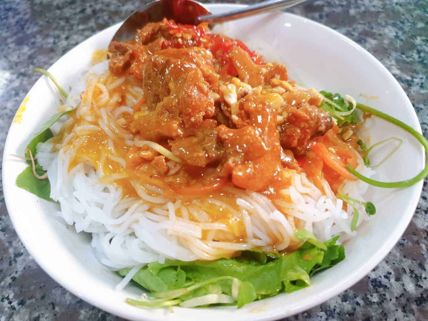 bún thịt nướng phong phú đồng hới