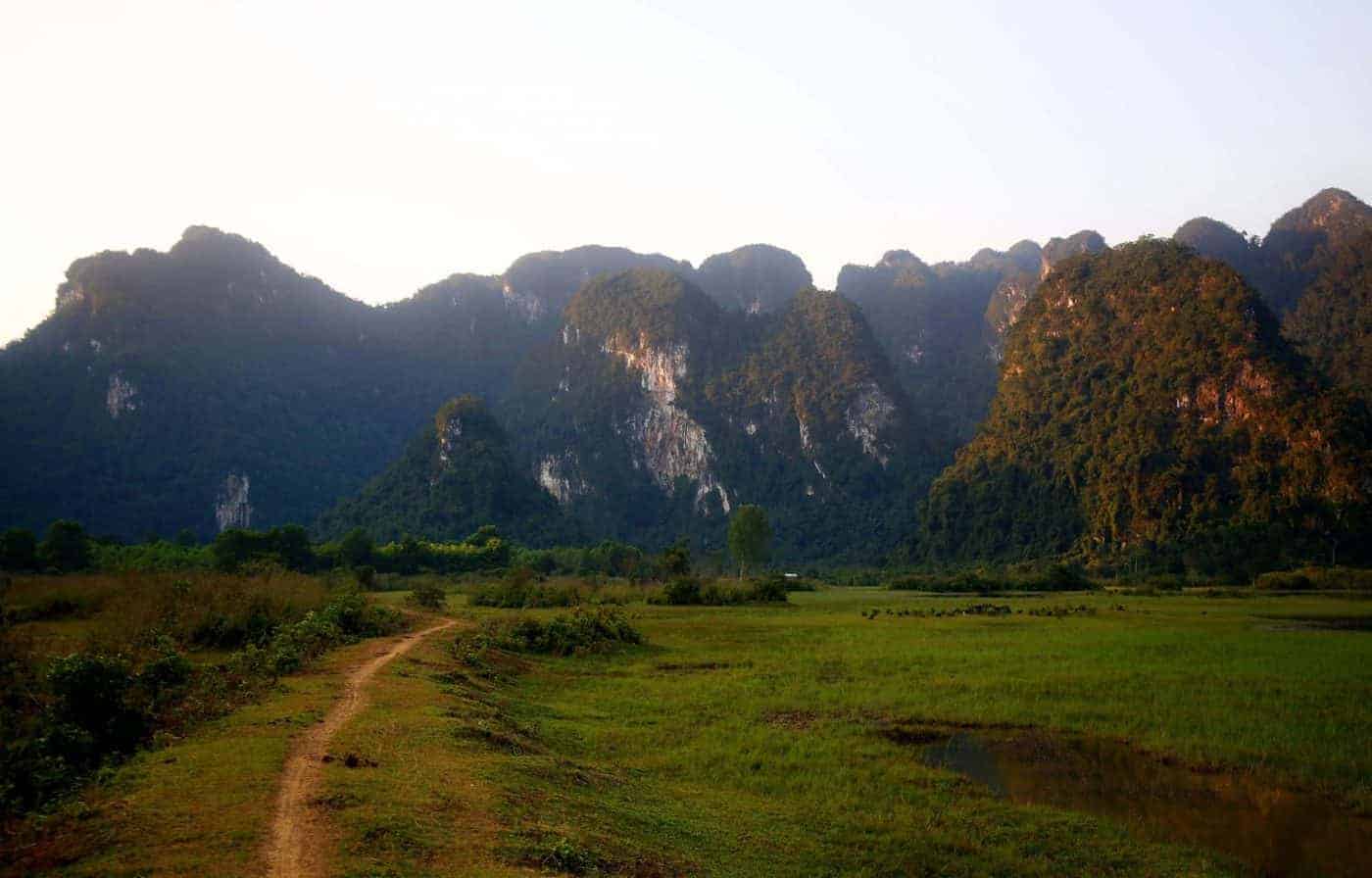 Lối vào hồ