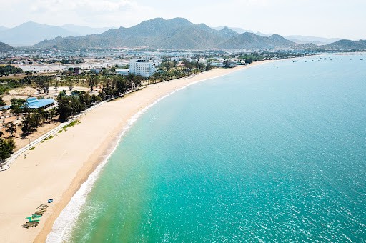 Biển Ninh Chữ -- Ninh Thuận - top 5 bãi biển đẹp nhất miền Trung