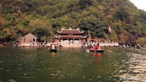 Vãn cảnh chùa Hương Tích
