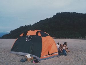 Cắm trại ngay trên bờ biển xinh đẹp tại Rạn Nam Ô (Ảnh sưu tầm)