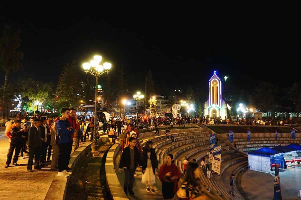 Quảng trường Sapa thu hút nhiều khách du lịch