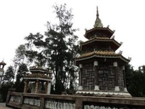Tháp mộ cổ, nơi yên nghỉ của các cao tăng trong chùa Diệu Viên _ Ảnh sưu tầm