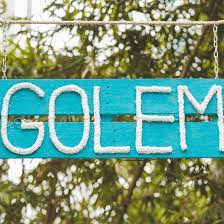 Biển hiệu trước ngõ vào của Golem (Ảnh sưu tầm)