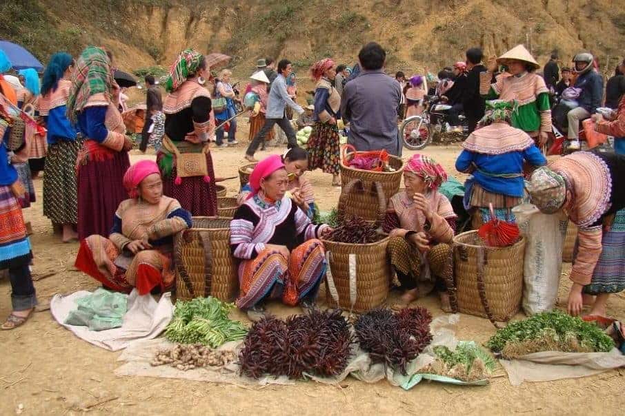 Khám phá chợ phiên Mèo Vạc Hà Giang - nét văn hóa độc đáo trên cao nguyên đá 1