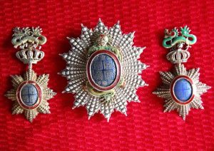 3 chiếc huân, huy chương của triều đình tặng cho công chúa Ngọc Sơn và phò mã về những công đức đóng góp của hai người_Ảnh sưu tầm