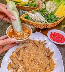 Đặc sản gỏi cá Nam Ô Đà Nẵng được ví như “shasimi” Việt Nam với hương vị và cách chế biến đặc biệt_Ảnh: VN Express