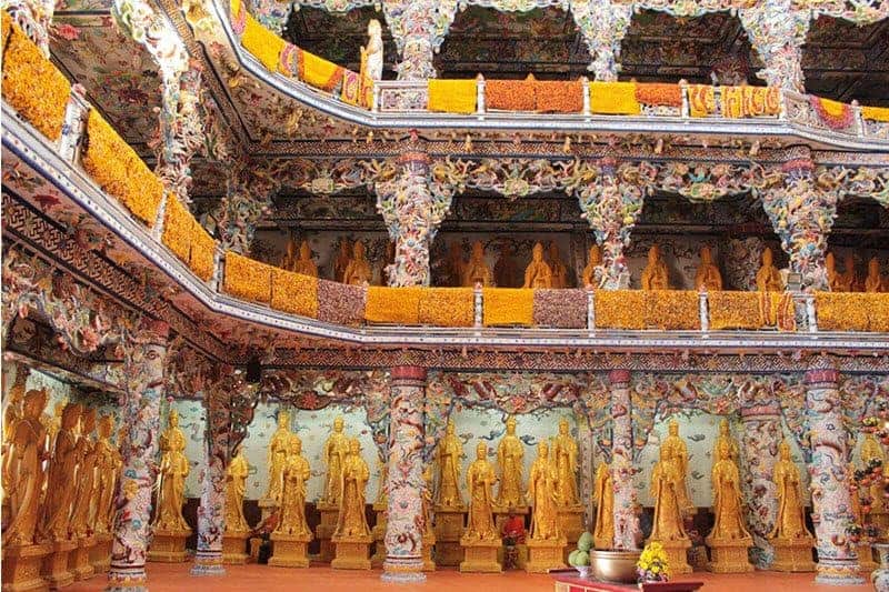 Hệ thống các tượng Phật bên trong không gian chùa Linh Phước_Ảnh: Sưu tầm