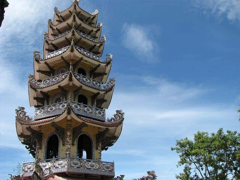 Hình ảnh tháp chuông nổi tiếng của Việt Nam_Ảnh: Sưu tầm